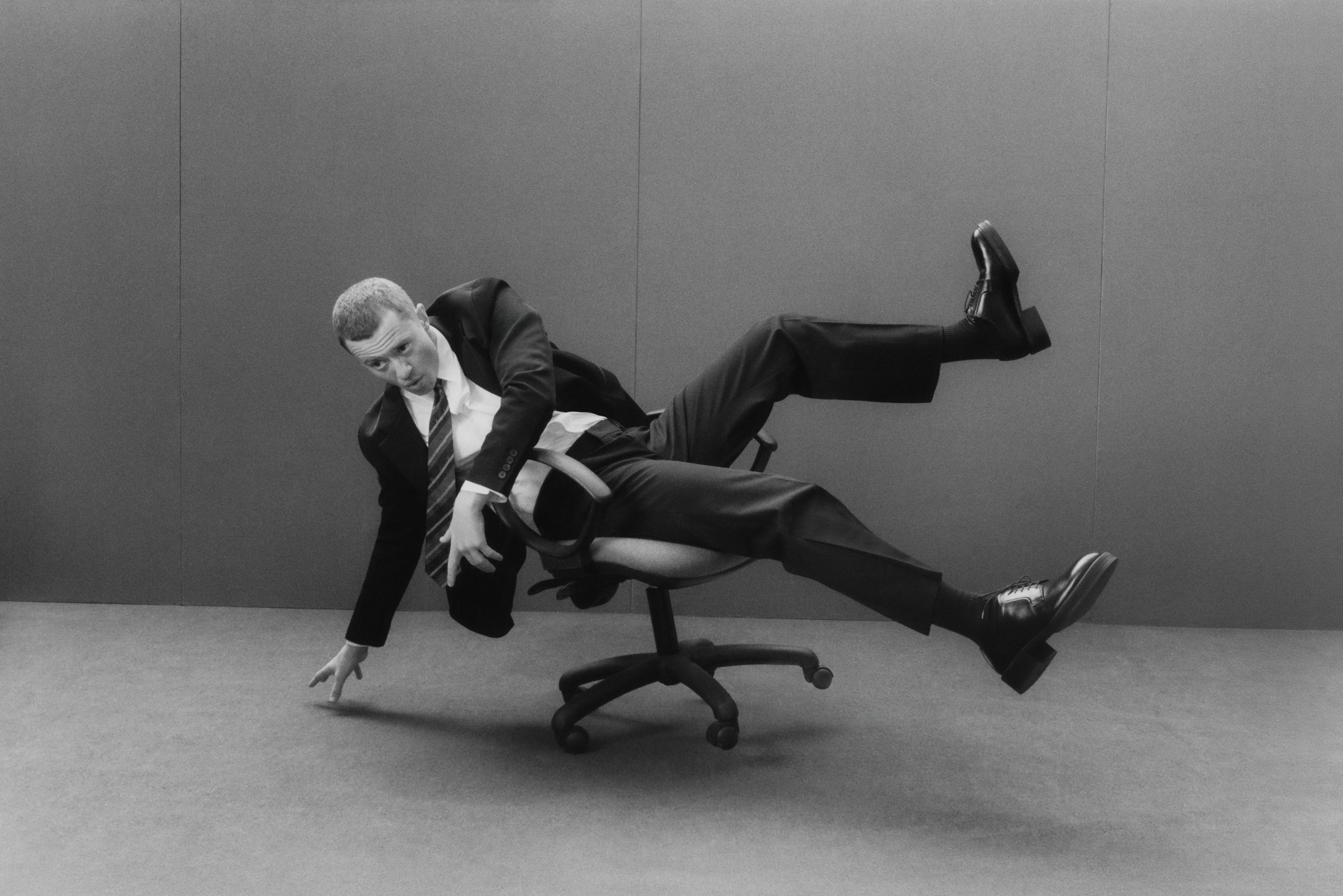 Samuel Bradley, Port Magazine ft Joseph Quinn