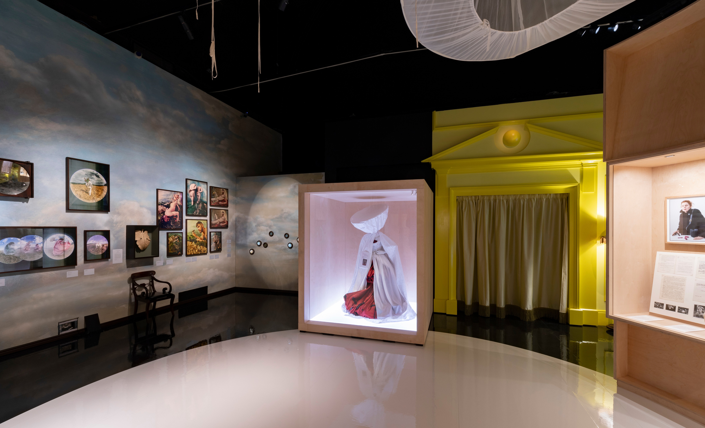 V&A - Tim Walker 'Wonderful Things' Exhibition